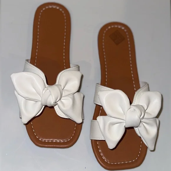 Elegant White Bow Sandals - Picture 3 of 3